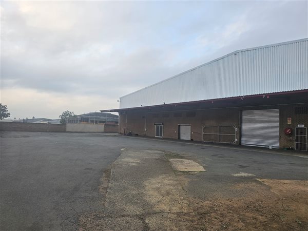 2 200  m² Industrial space