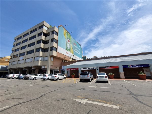 154  m² Commercial space