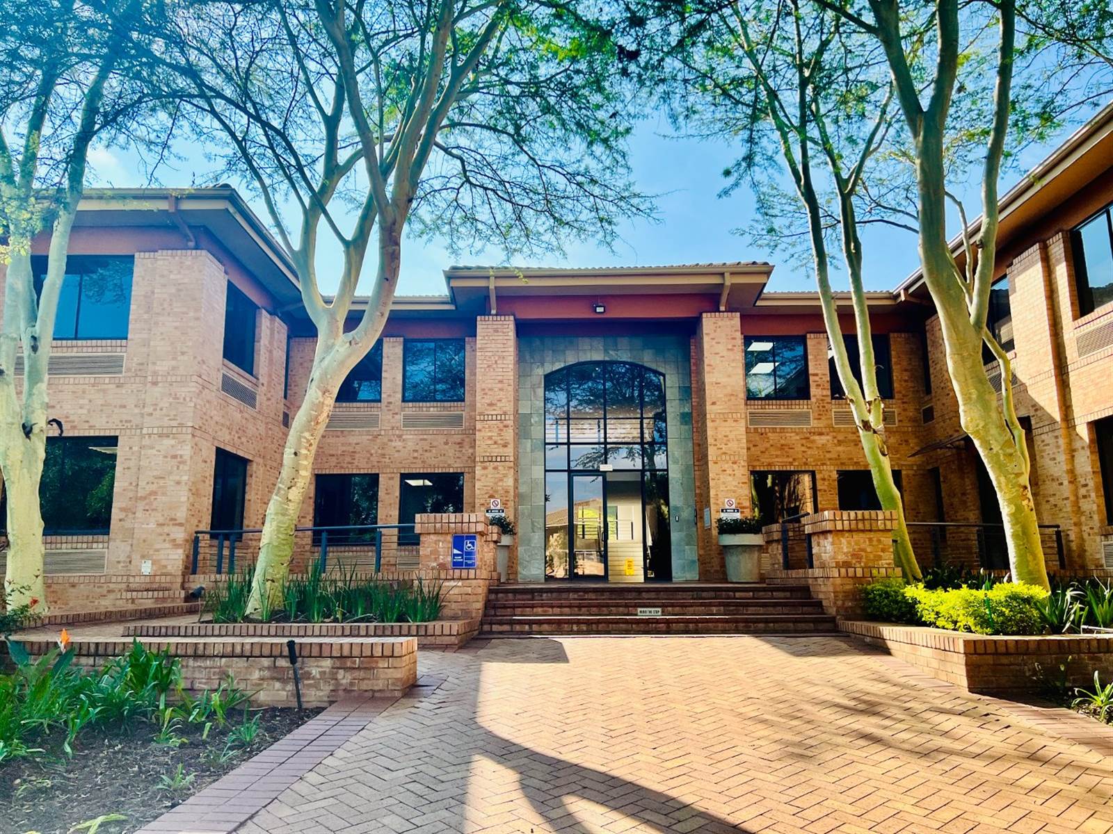 242  m² Commercial space in Bryanston photo number 2
