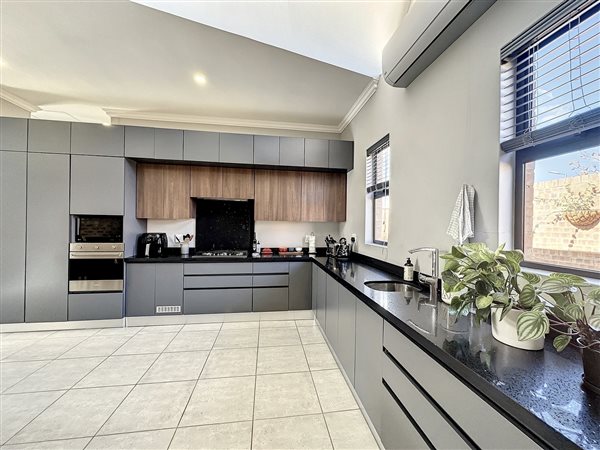3 Bedroom Townhouse 3 Bedroom Townhouse