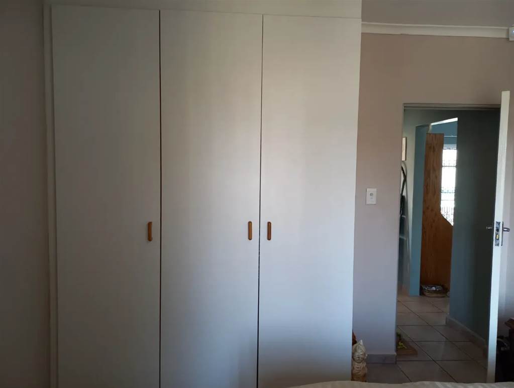 2 Bed Townhouse in Uvongo photo number 15