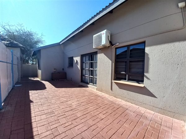 2 Bed Flat in Kathu