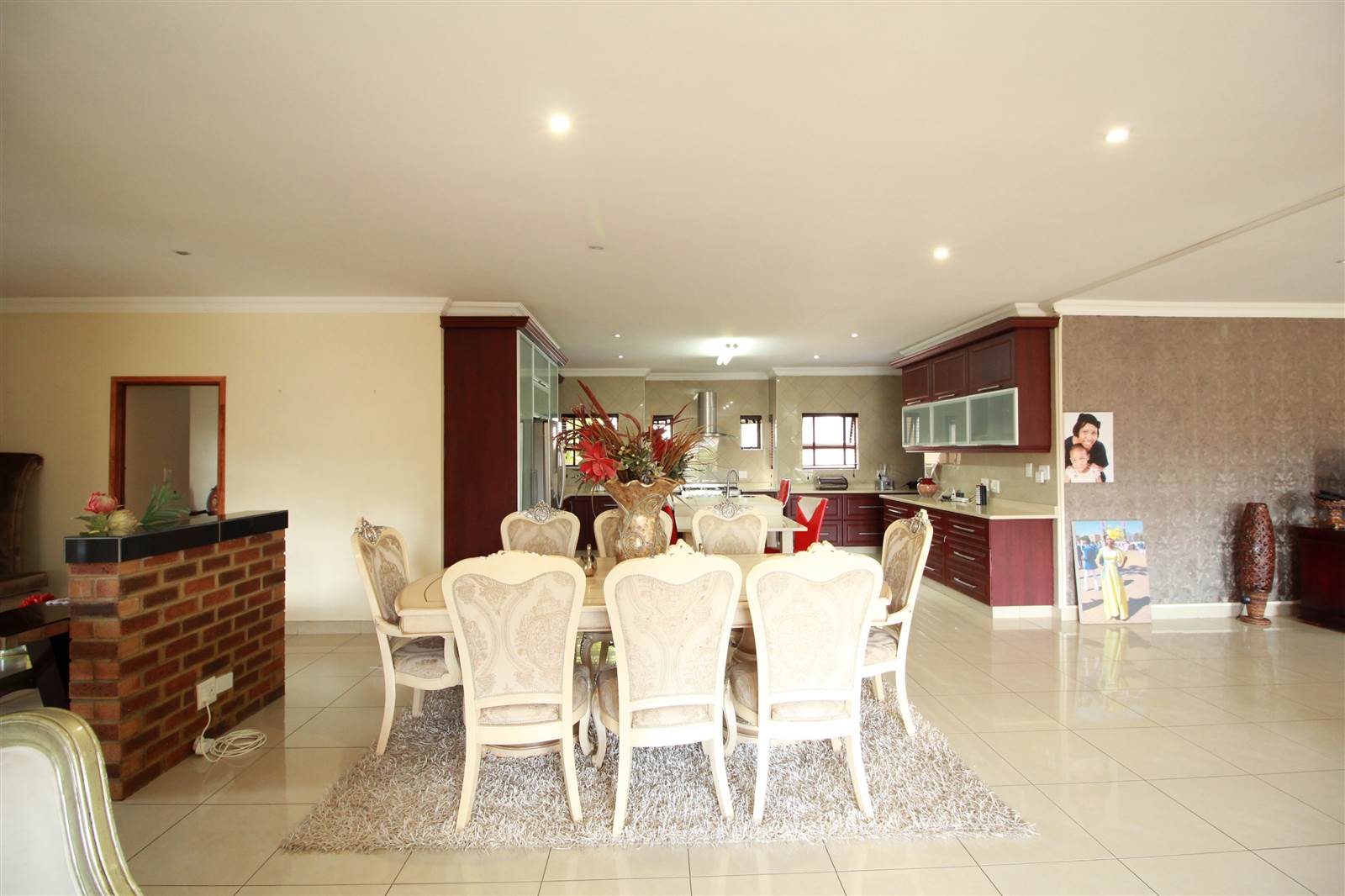 5 Bed House in Blue Valley Golf Estate photo number 8