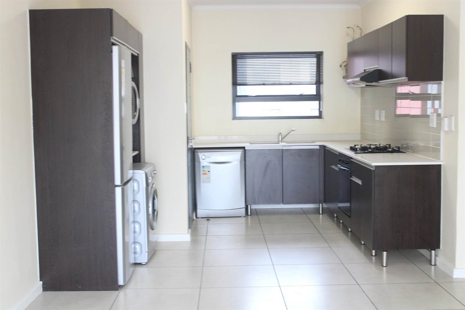 1 Bed Apartment in Fourways photo number 6