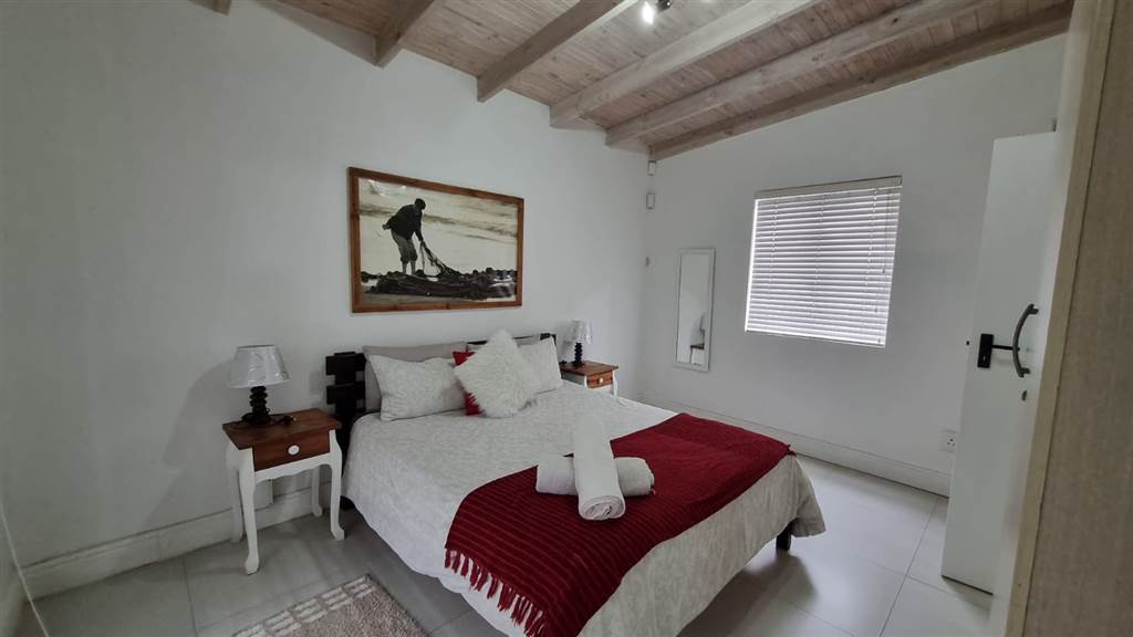 4 Bed House in Paternoster photo number 11