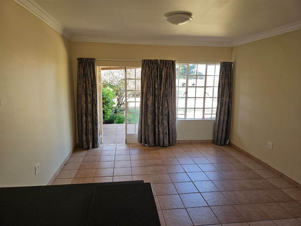2 Bed Townhouse in Bronkhorstspruit photo number 5