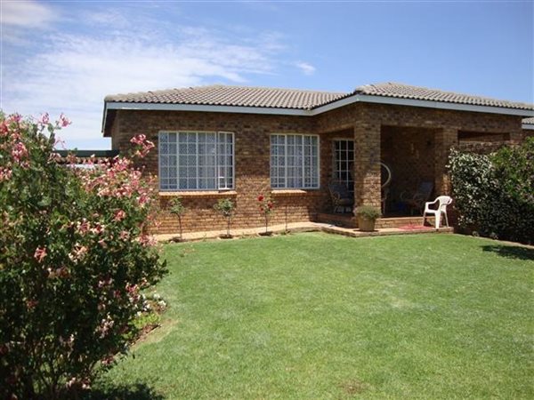 2 Bed Townhouse in Bronkhorstspruit