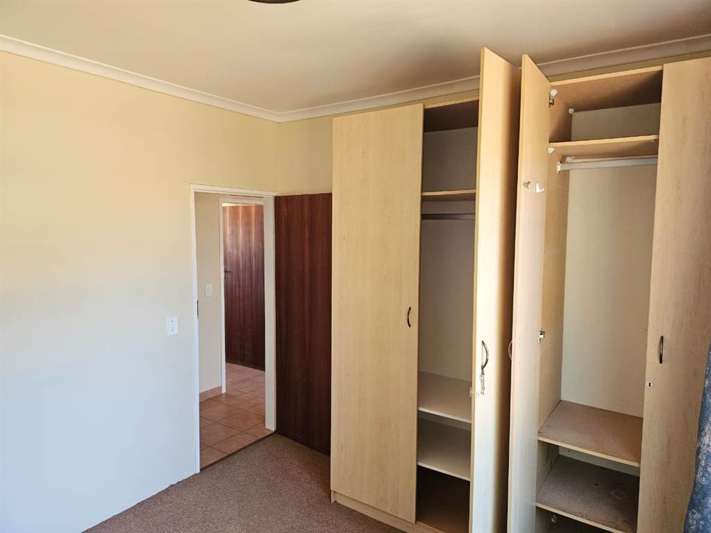2 Bed Townhouse in Bronkhorstspruit photo number 9