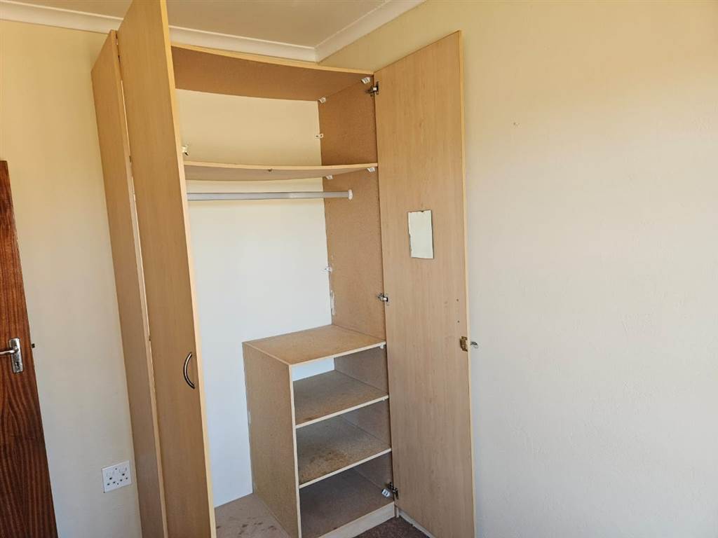 2 Bed Townhouse in Bronkhorstspruit photo number 7