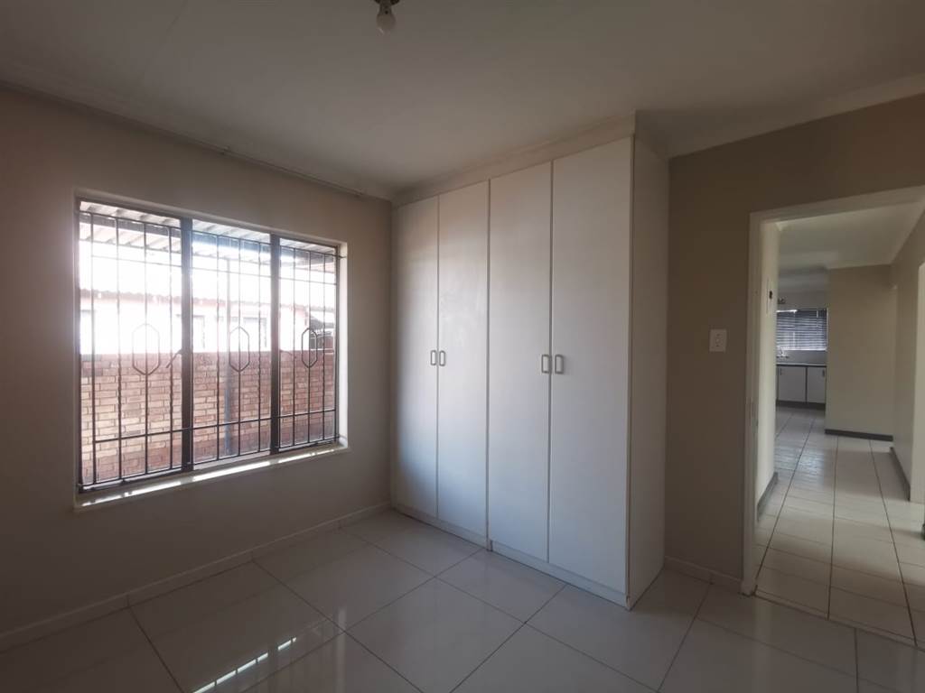 3 Bed House in Lenasia photo number 8