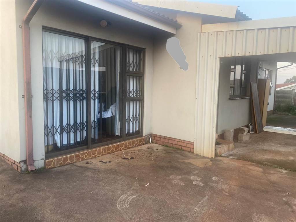4 Bed House in Empangeni Central photo number 8