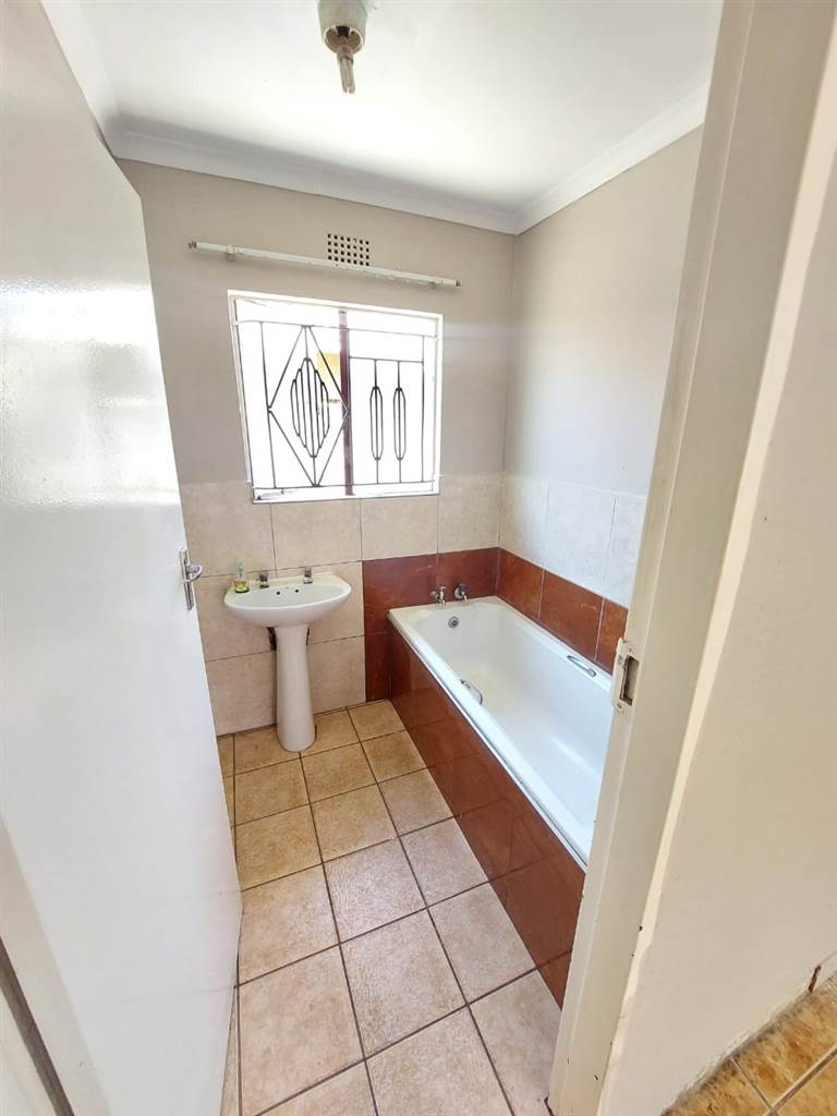 4 Bed House in Kaalfontein photo number 20