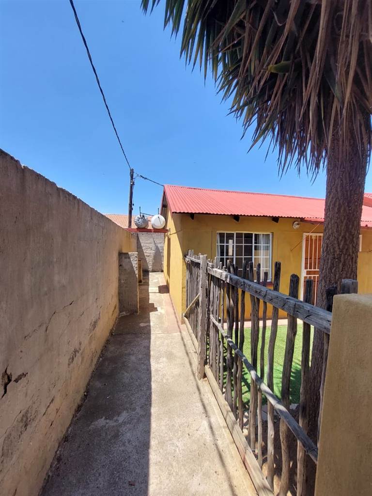 4 Bed House in Kaalfontein photo number 3