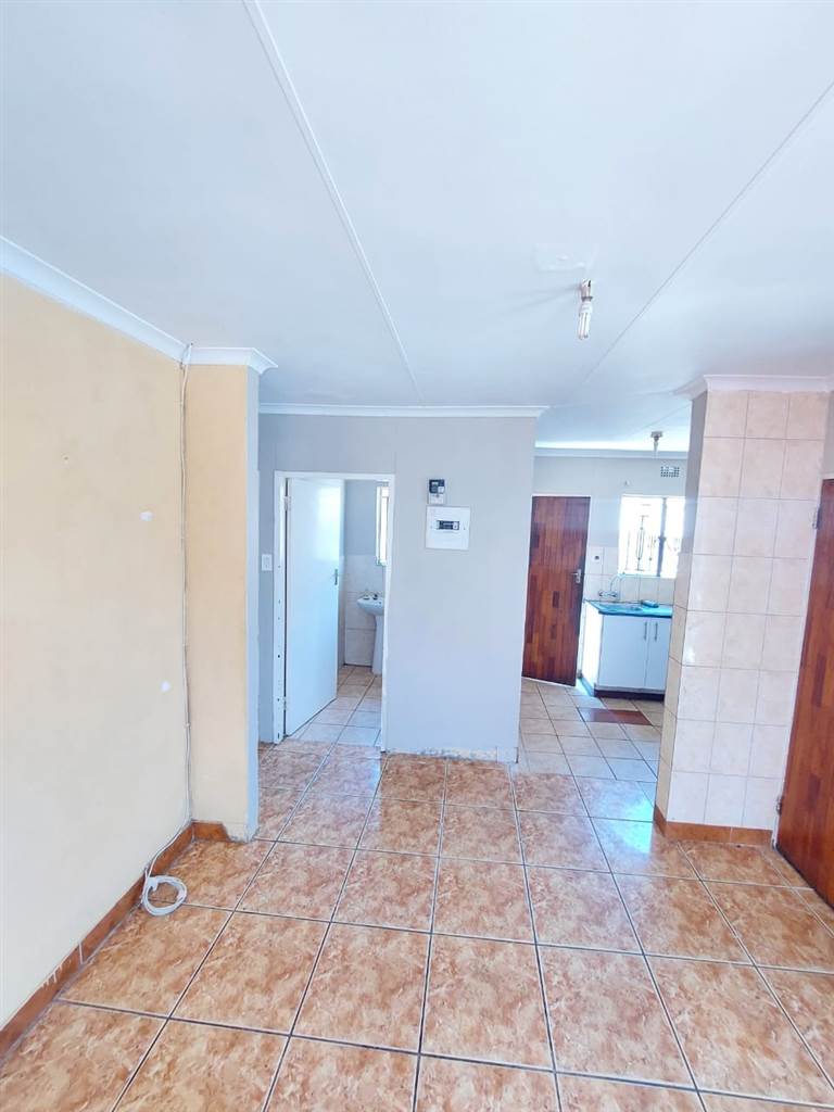 4 Bed House in Kaalfontein photo number 8