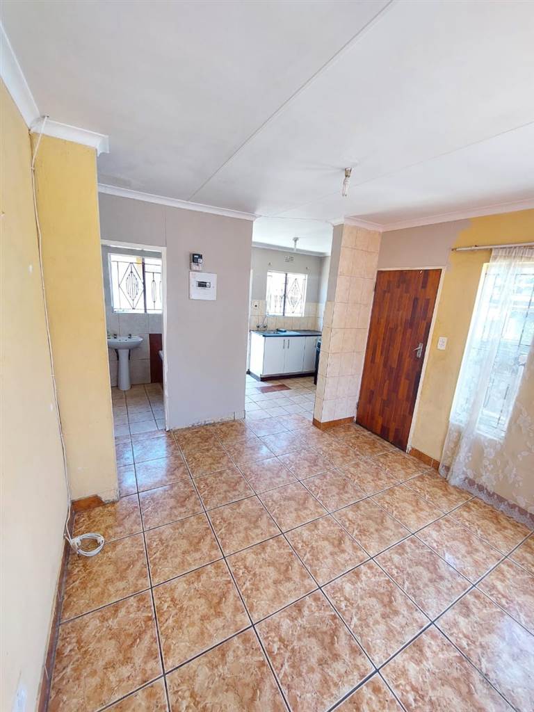 4 Bed House in Kaalfontein photo number 11