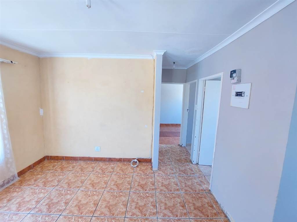 4 Bed House in Kaalfontein photo number 7