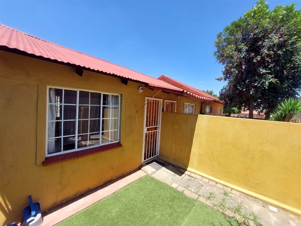 4 Bed House in Kaalfontein photo number 15