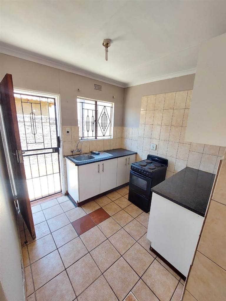 4 Bed House in Kaalfontein photo number 4