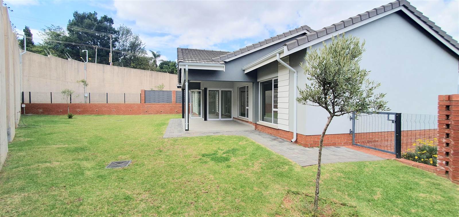 2 Bed House in Waterkloof Ridge photo number 23