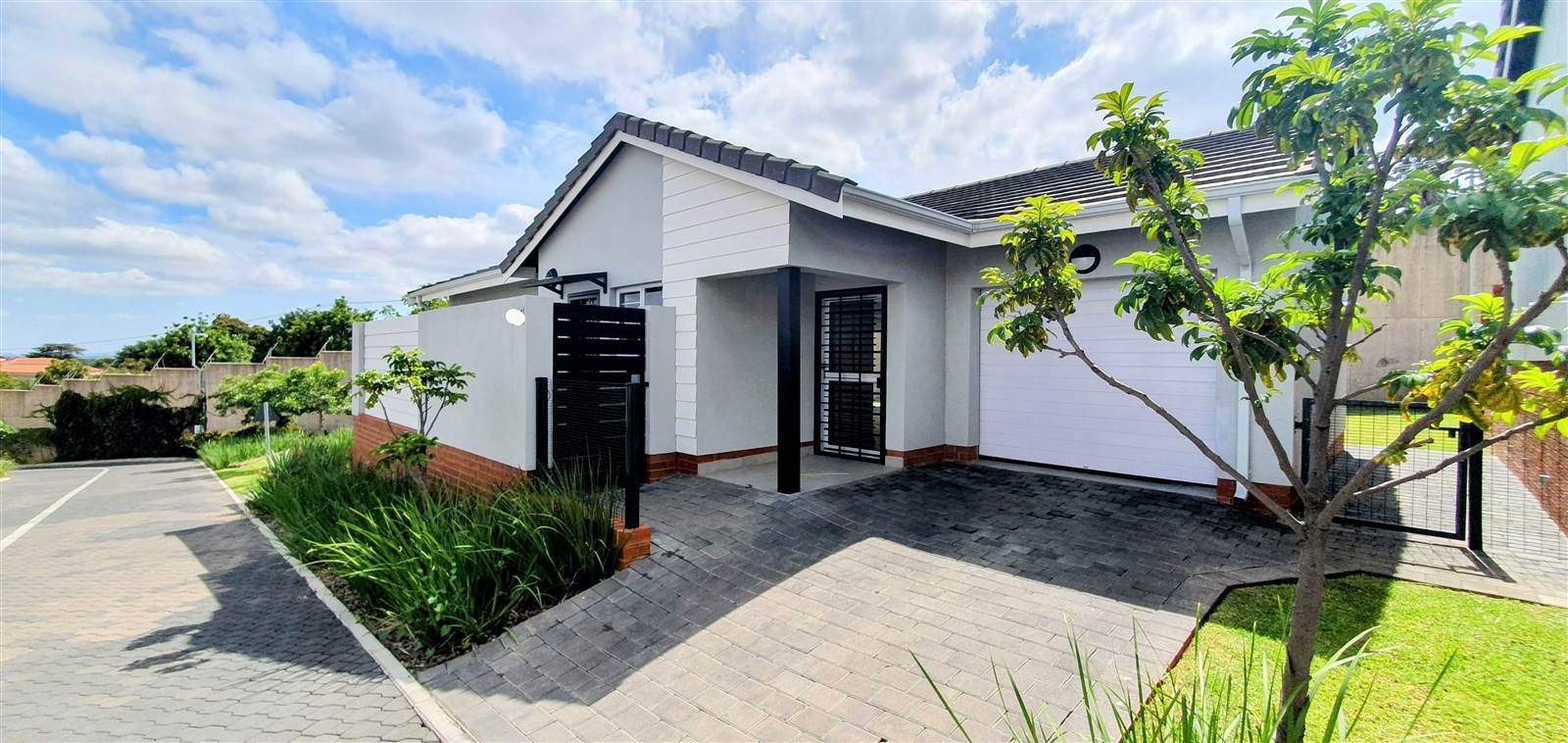 2 Bed House in Waterkloof Ridge photo number 1