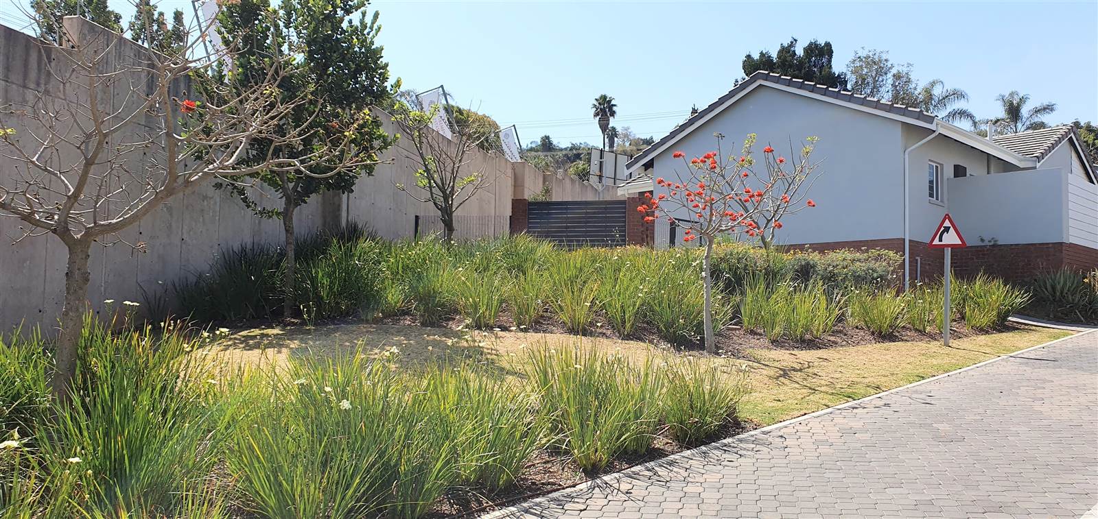 2 Bed House in Waterkloof Ridge photo number 2