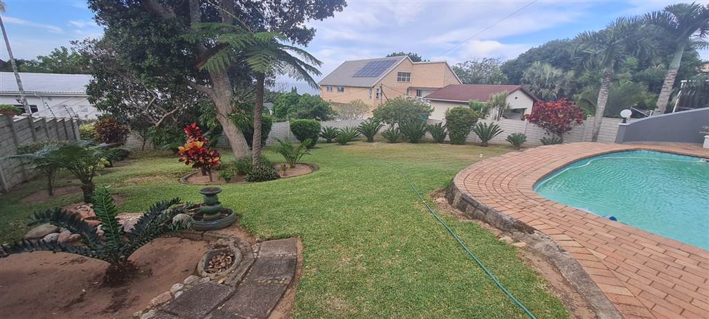 5 Bed House in Leisure Bay photo number 2