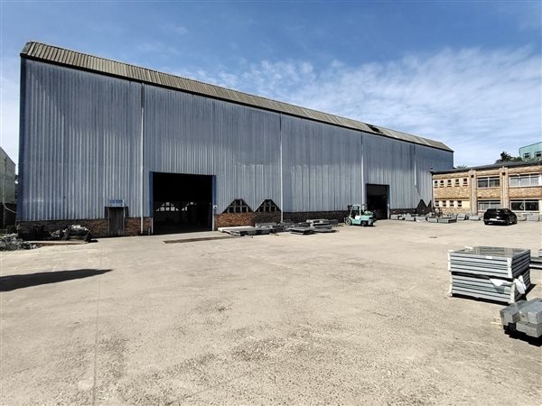 1 795  m² Commercial space