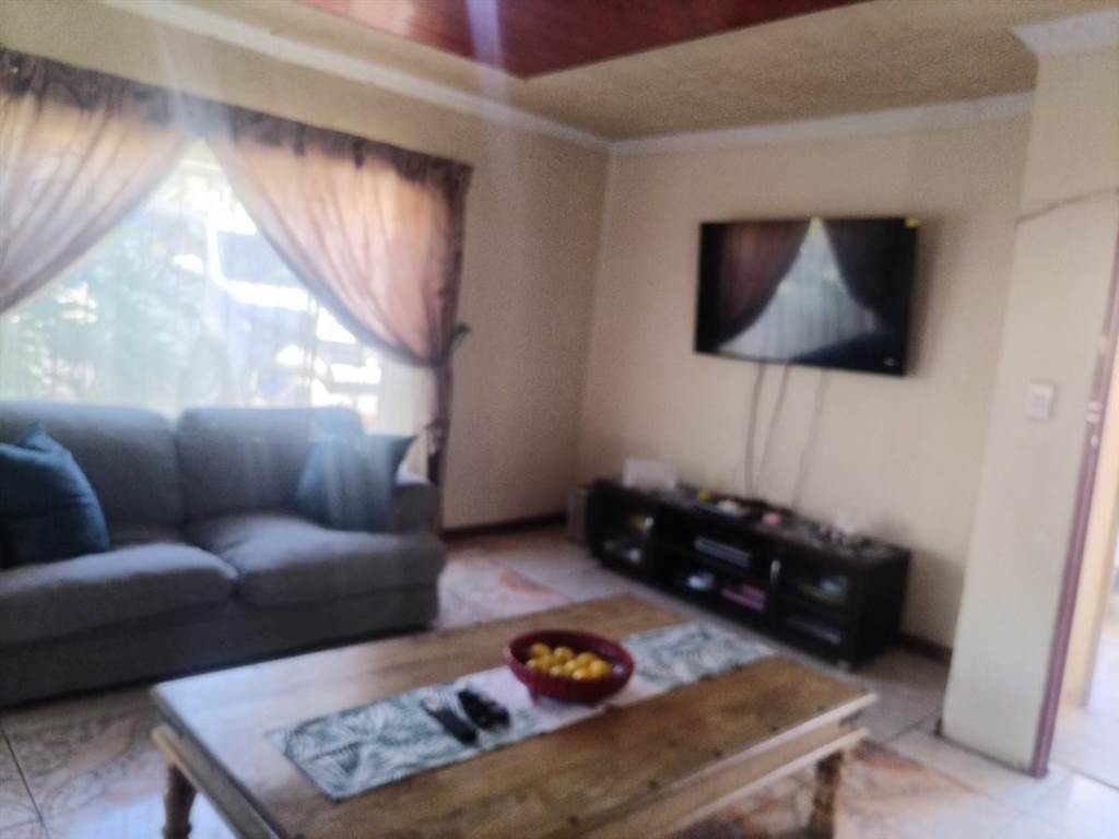 3 Bed House in Pretoria West photo number 7