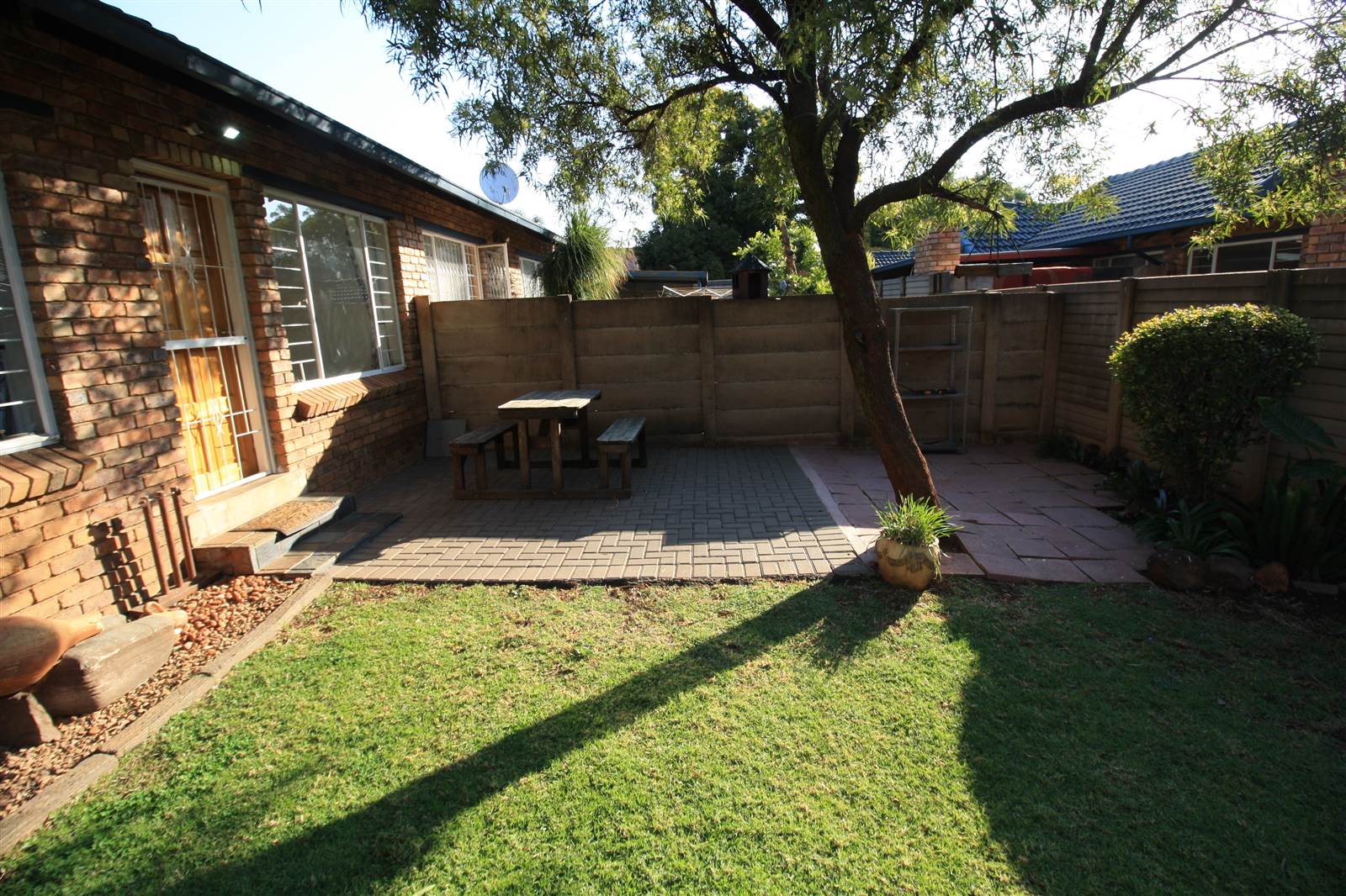 2 Bed Townhouse in Rooihuiskraal North photo number 4