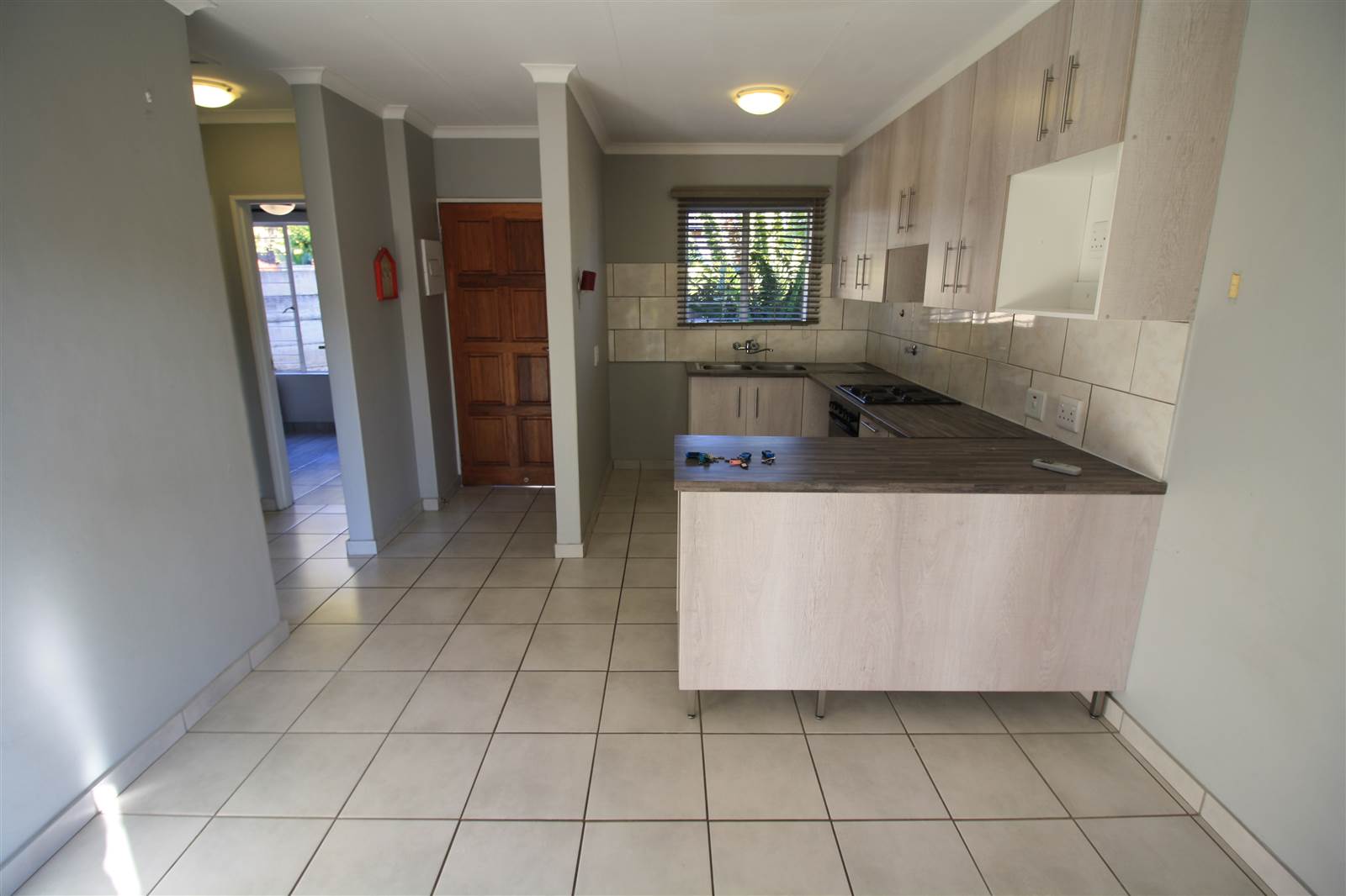 2 Bed Townhouse in Rooihuiskraal North photo number 15