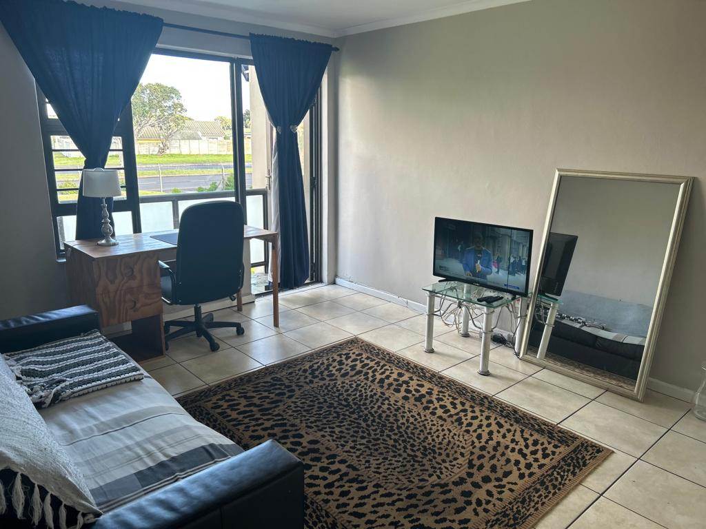 2 Bed Apartment in Parow Central photo number 5