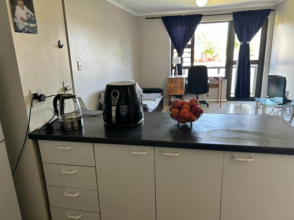 2 Bed Apartment in Parow Central photo number 8