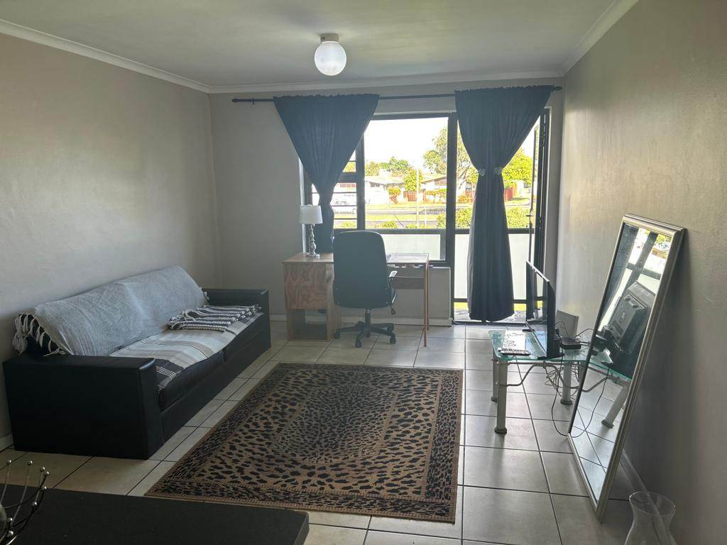 2 Bed Apartment in Parow Central photo number 3
