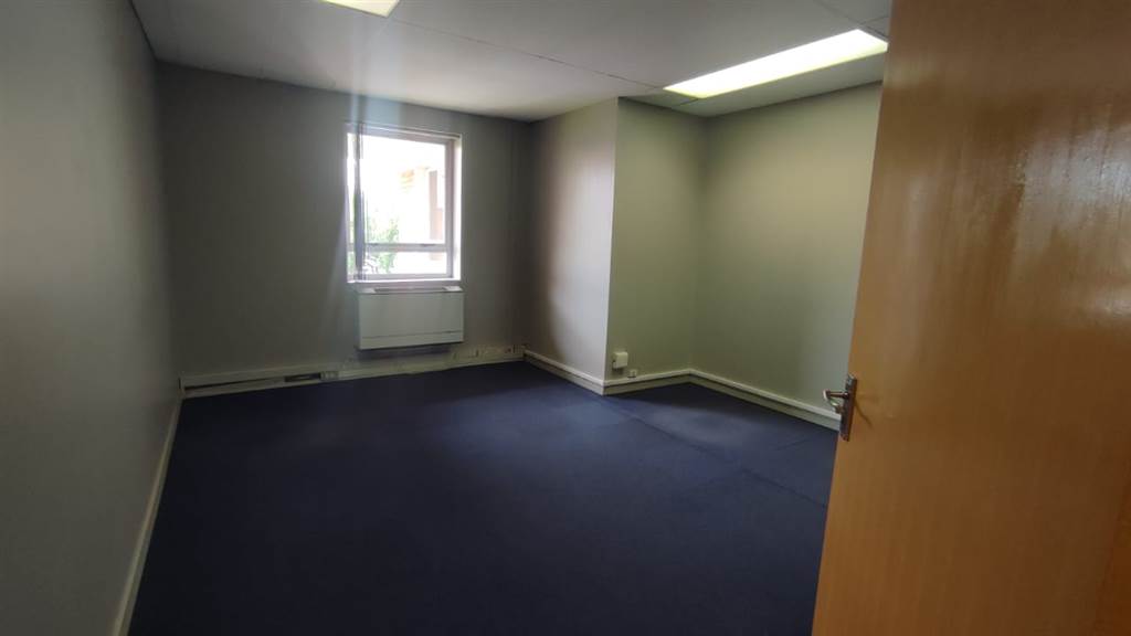 368.69  m² Commercial space in Bedfordview photo number 17