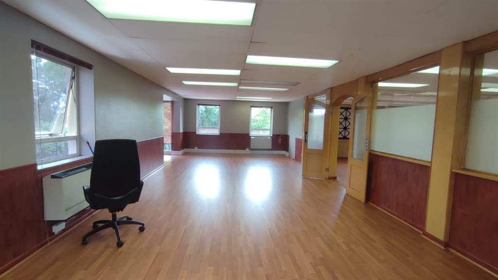 368.69  m² Commercial space in Bedfordview photo number 4