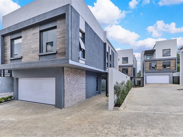 4 Bedroom Townhouse 4 Bedroom Townhouse