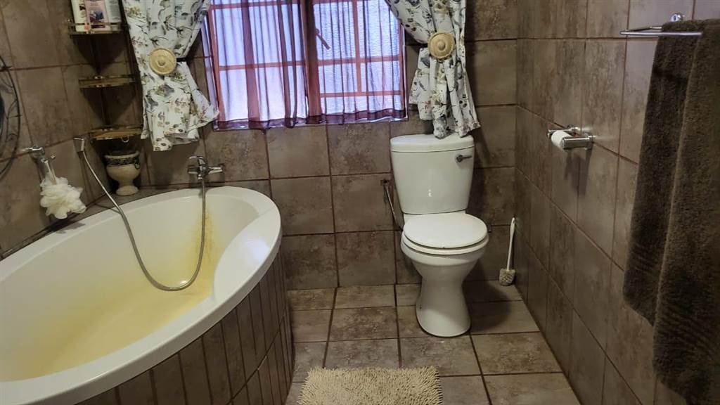 3 Bed House in Roodepoort North photo number 12