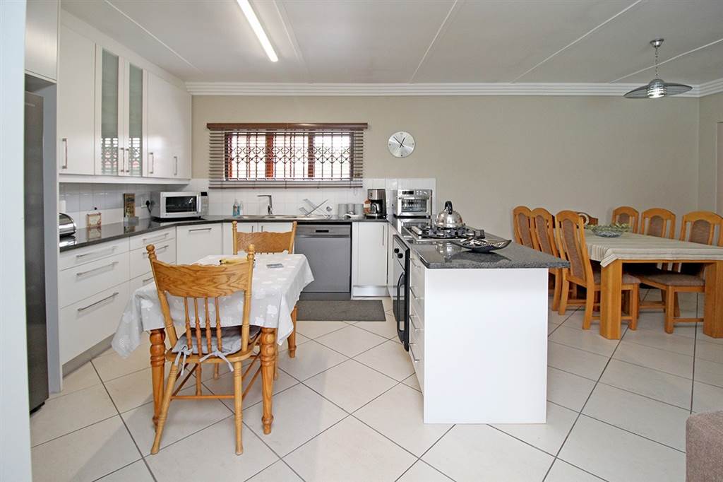 3 Bed House in Northmead photo number 9