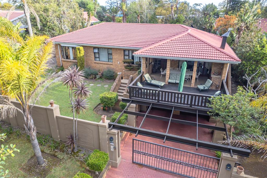 4 Bedroom House 4 Bedroom House