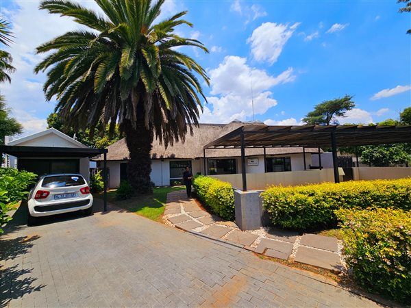4 Bedroom House 4 Bedroom House