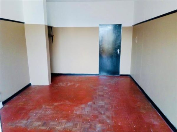 0.5 Bed Flat in Yeoville
