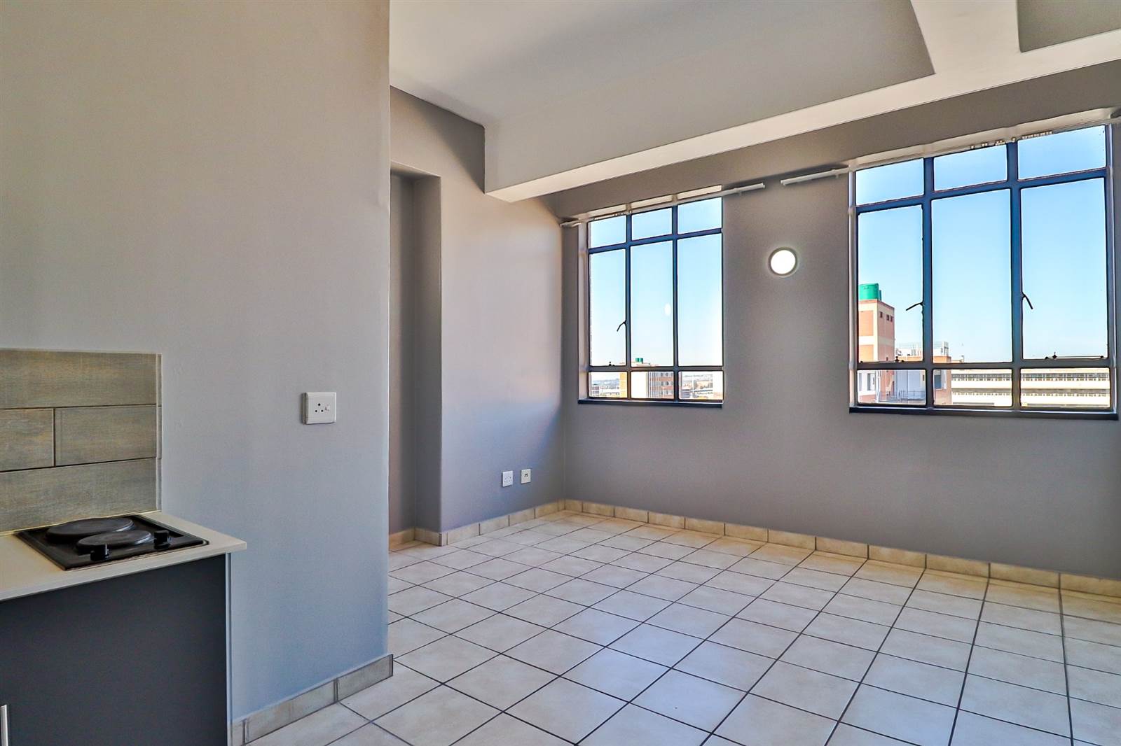 2 Bed Apartment in City & Suburban (Maboneng) photo number 2