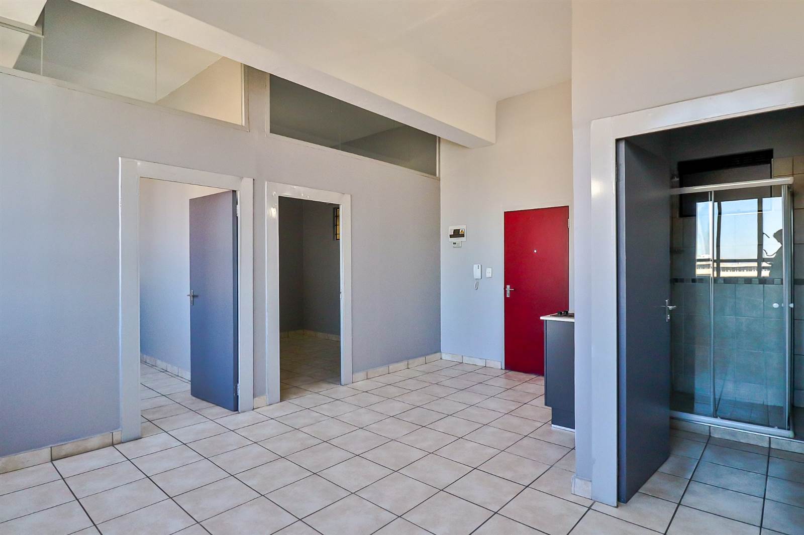 2 Bed Apartment in City & Suburban (Maboneng) photo number 4