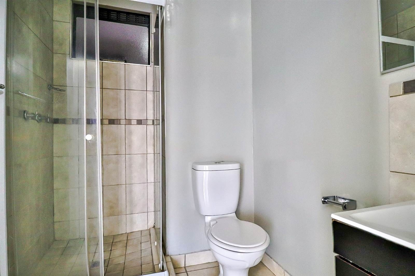 2 Bed Apartment in City & Suburban (Maboneng) photo number 10