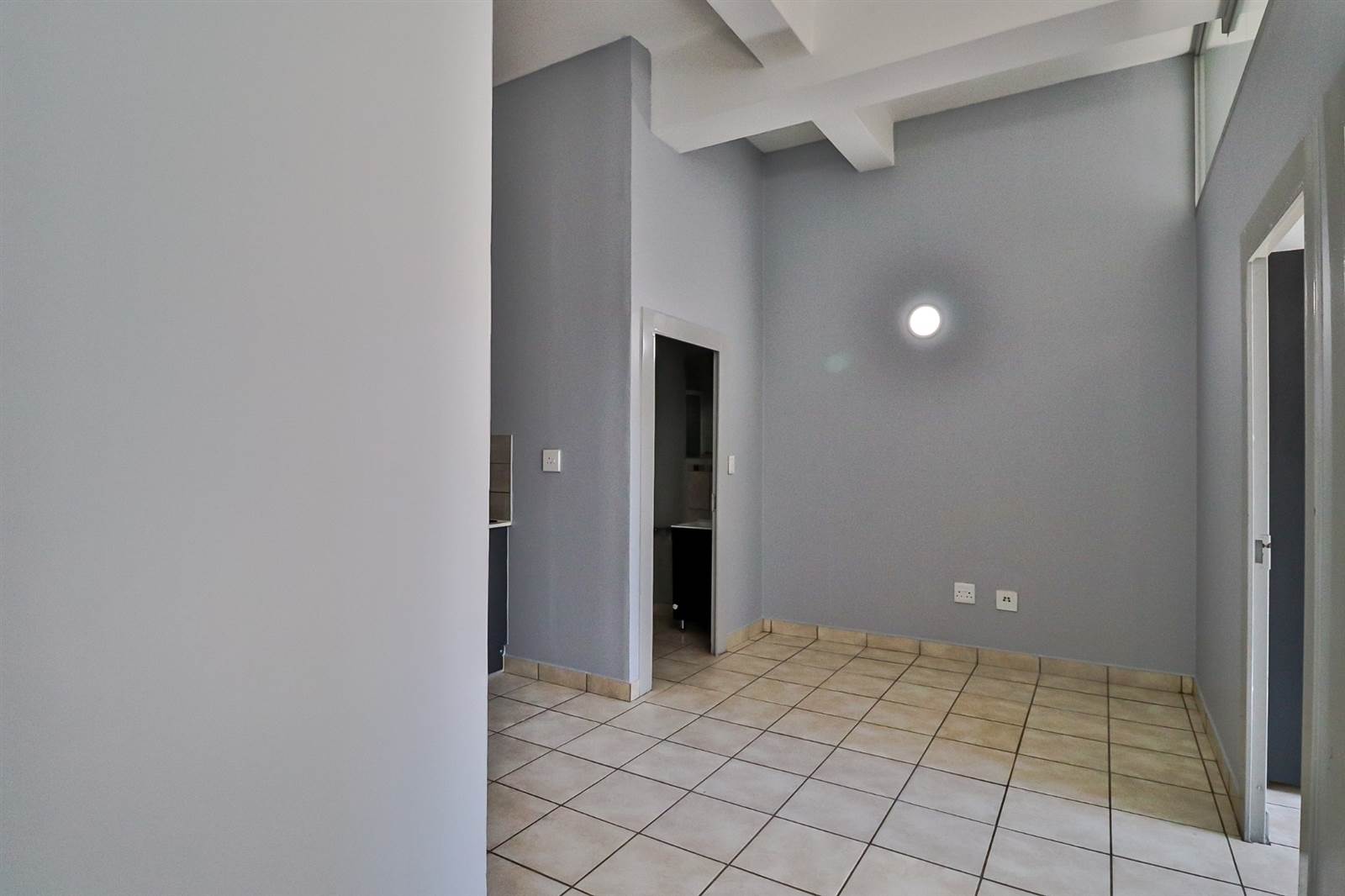 2 Bed Apartment in City & Suburban (Maboneng) photo number 7