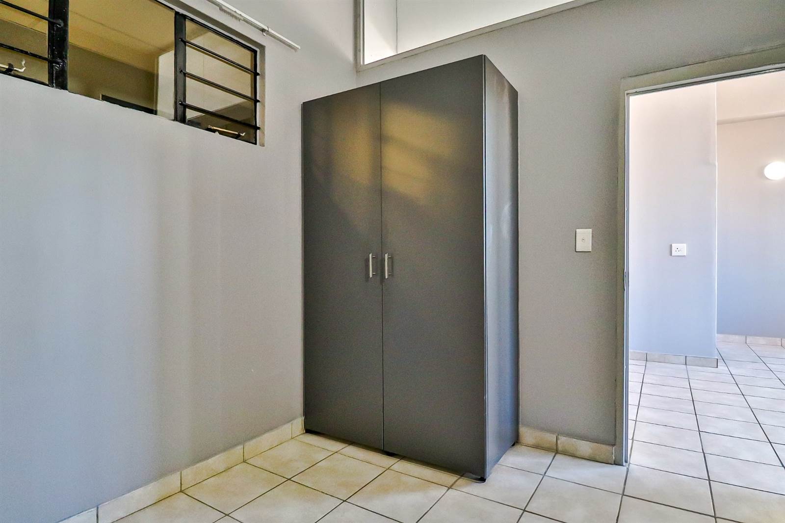 2 Bed Apartment in City & Suburban (Maboneng) photo number 9