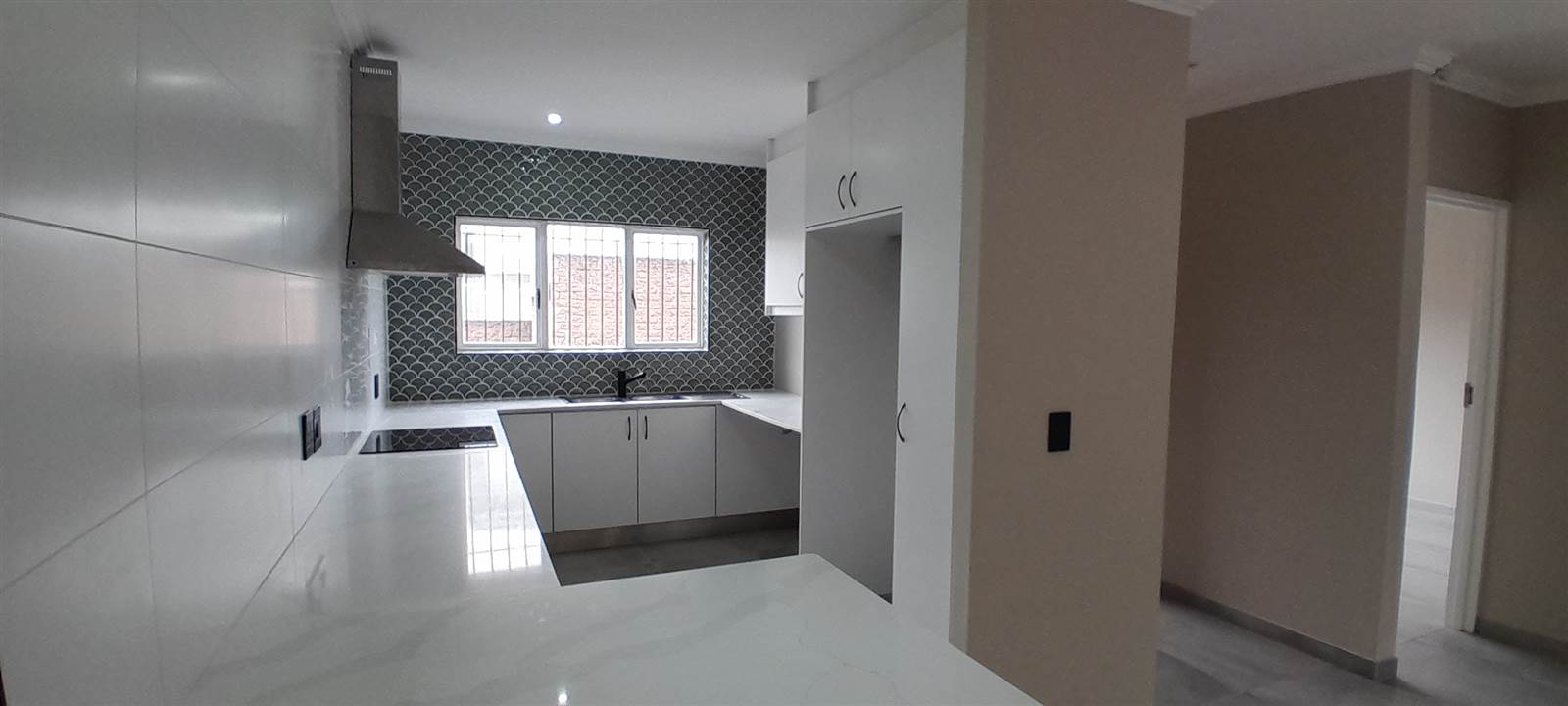 2 Bed Apartment in Tableview photo number 1