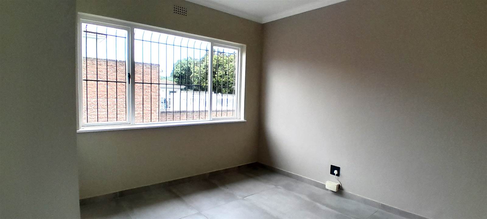 2 Bed Apartment in Tableview photo number 14