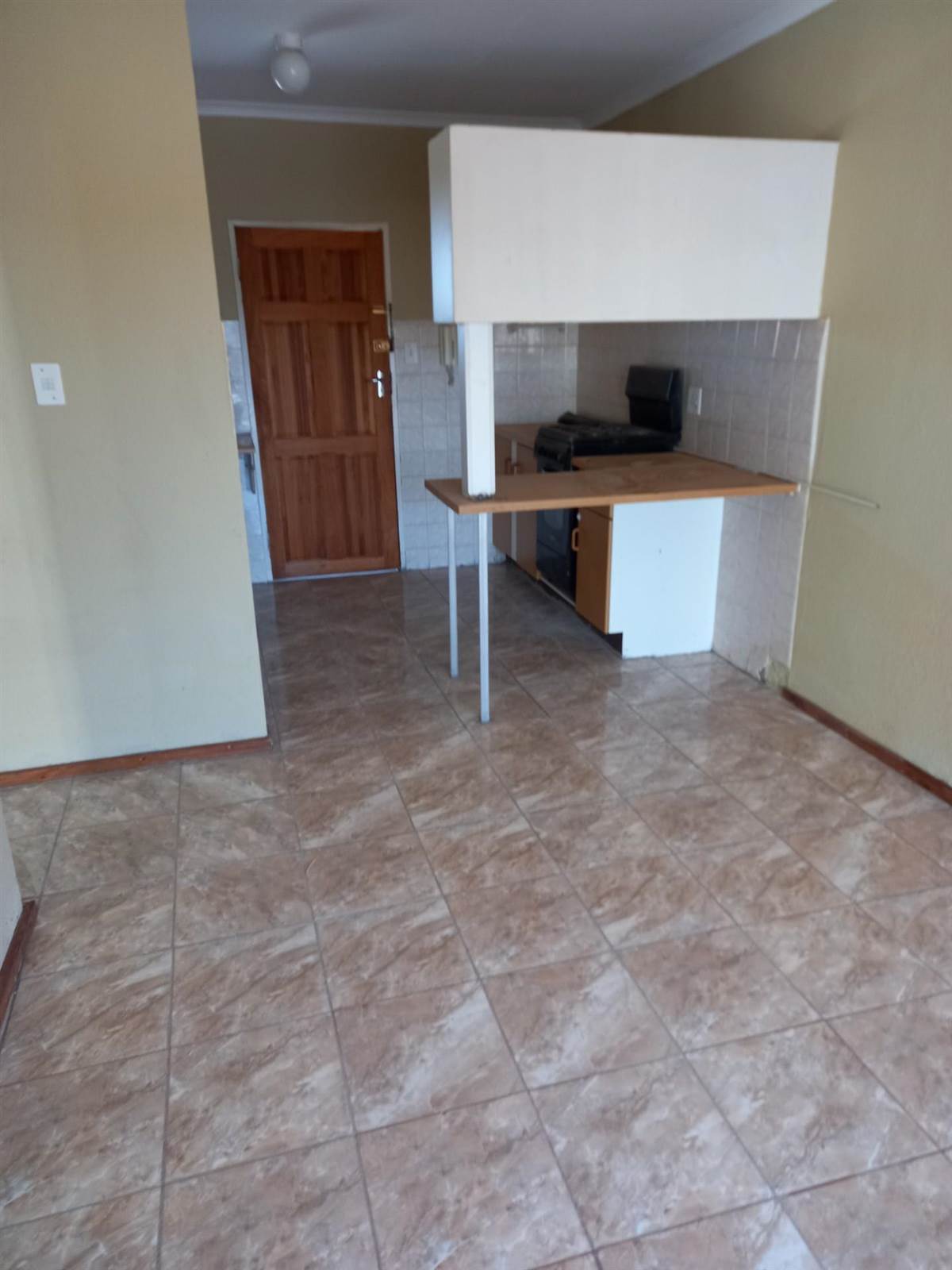 1 Bed Townhouse in Glen Marais photo number 2