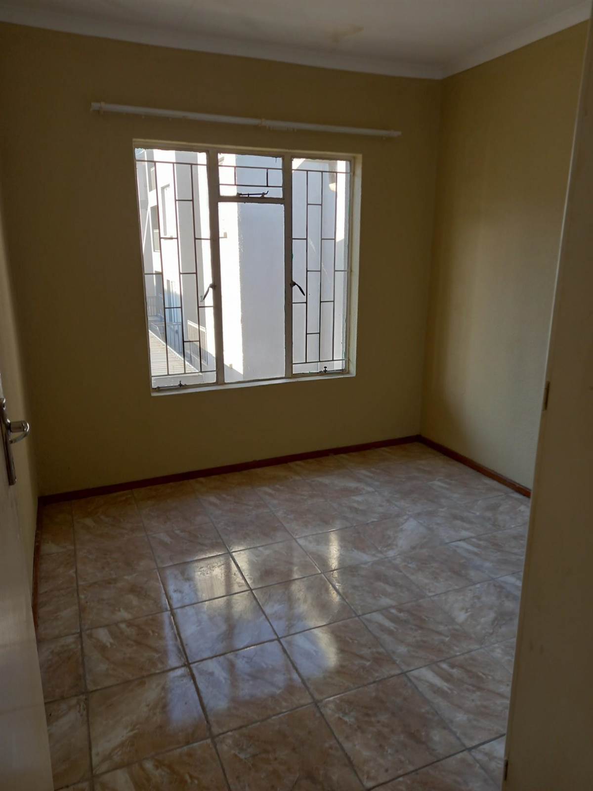 1 Bed Townhouse in Glen Marais photo number 6